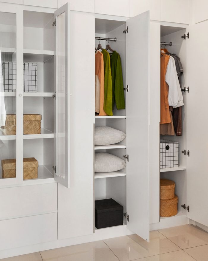 about-02 Modern minimalist wardrobe with organized clothes and storage solutions, showcasing a sleek interior design.